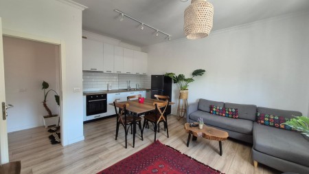 Te sheshi Willson, Shitet Super Apartament 2+1 I Investuar!!!