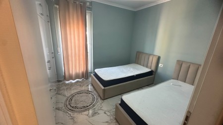 Perballe QSUT, Jepet Me Qira, Super Apartament 2+1, Totalisht I Investuar !!