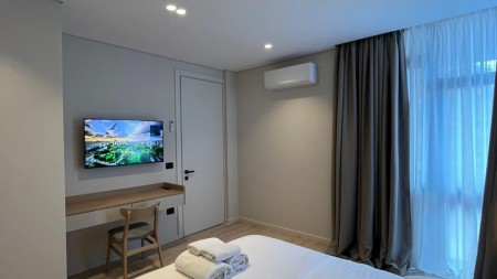 Tek "Gjimnazi Partizani", Shiten 3 Apartamente, Mundesi Ideale Investimi !!