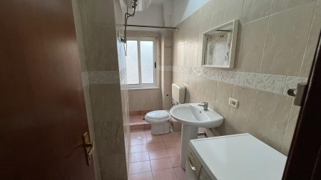Ne Porcelan, Shitet Apartament 1+1 Me Orientim Perfekt!!