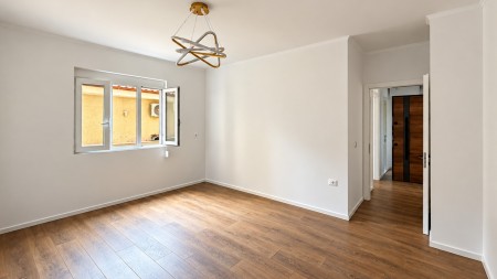 Ne Laprake, Shitet Super Apartament 1+1, Me Orientim Perfekt !!!