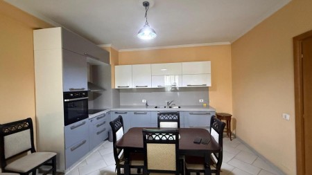 Ne Don Bosko, Shitet Apartament 2+1+2, Me Hapesira Te Bollshme Dhe Orientim Perfekt !!
