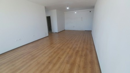 Prane Farmacise 10, Jepet Me Qira Apartament 2+1+2, Ideal Per Banim !!!