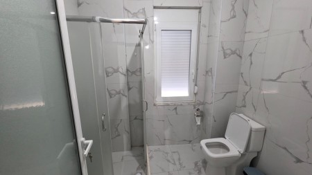 Tek Kthesa E Kamzes, Jepet Me Qira Apartament 2+1, i Investuar Totalisht !!!