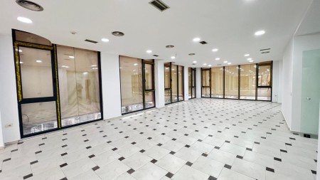 Prane Myslym Shyrit Jepet Me Qira Ambjent Ideal Per Klinika, Bashke Me 2 Poste Parkimi!!!