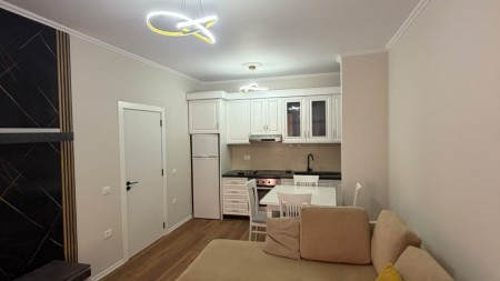 Ne Yzberisht, Shitet Apartament 1+1 Me Planimetri Te Rregullt!!