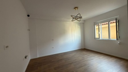 Ne Laprake, Shitet Super Apartament 1+1, Ideal Per Banim Dhe Investim !!!