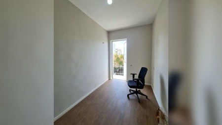 Tek Komuna E Parisit, Jepet Me Qira Ambient Biznesi, Me Lokacion Ideal!!!