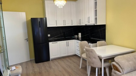 Ne Kamez, Jepet Me Qira Apartament 1+1, Me Planimetri Te Rregullt Gati Per Banim!!!