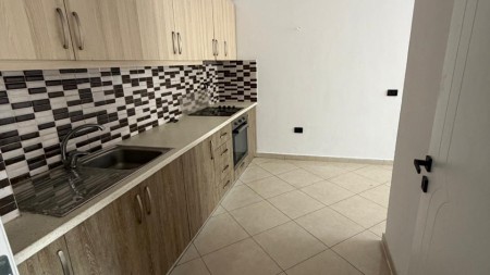 Ne Fresk, Jepet Me Qira, Apartament 2+1 I Mobiluar!!