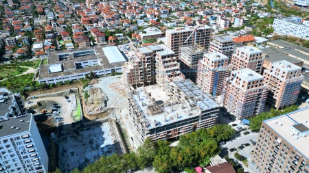 Tek Rezidenca Brezaret, Ne 5-Maj, Shitet Apartament 1+1 Ideal Per Investim!!
