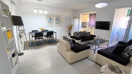 Tek Piazza, Jepet Me Qira Apartament 2+1, Totalisht I Investuar !!!