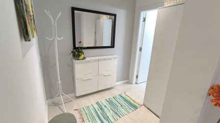 Tek Piazza, Jepet Me Qira Apartament 2+1, Totalisht I Investuar !!!