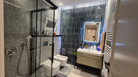 Tek Brryli, Shitet Super Apartament 1+1, Me Strukture Te Rregullt Dhe I Investuar Totalisht !!!!