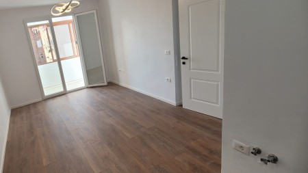 Prane 21 Dhjetorit, Shitet Apartament 1+1 Ideal Per Investim Dhe Per Banim !!