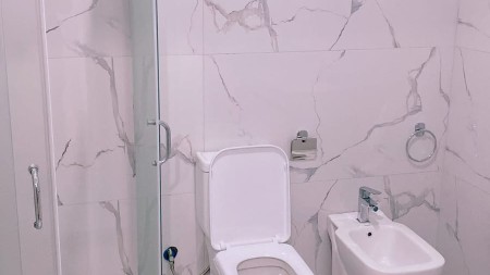 Tek Kthesa E Kamzes, Jepet Me Qira Apartament 2+1, i Investuar Totalisht !!!