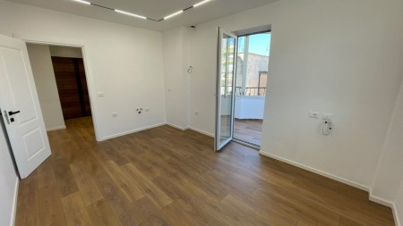 Tek Mozaiku I Tiranes, Shitet Super Apartament 1+1 Me Planimetri Te Rregullt Dhe Lokacion Perfekt !!
