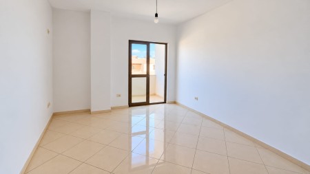 Ne Astir Tek Bar Bohemi, Jepet Me Qira Apartament 2+1+2, Ideal Per Banim !!!