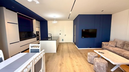 Tek 5-Maji, Jepet Me Qira Super Apartament 2+1+2, Me Verande Dhe Post Parkimi!!