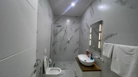 Ne Kinostudio, Shiten 2 Garsoniere dhe 6 Apartamente 1+1, Ideale Per Investim!!!