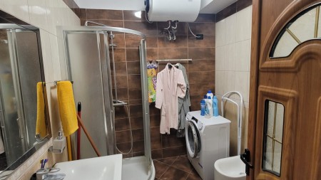 Tek Kodra E Diellit, Jepet Me Qira Apartament 2+1, I Mobiluar Totalisht !!!