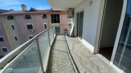 Prane Farmacise 10, Jepet Me Qira Apartament 1+1, Ideal Per Banim !!!