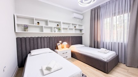 Perballe Ish Ekspozites, Jepet Me Qira, Super Apartament 3+1+2 Totalisht I Investuar, Gati Per Banim!!!