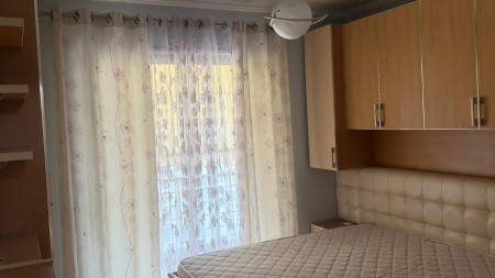 Tek Prokuroria E Tiranes, Jepet Me Qira Apartament 1+1 I Mobiluar !!!