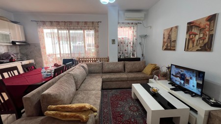 Tek Kodra E Diellit, Shitet Apartament 2+1+Post Parkimi !!