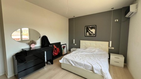 Tek Jordan Misja, Shitet Apartament 1+1 Me Verande !!!