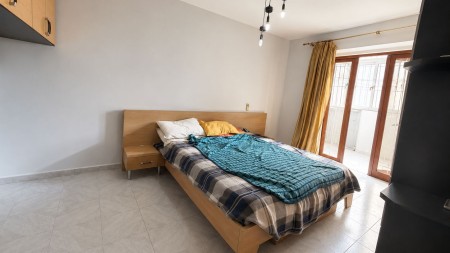 Ne Myslym Shyri, Jepet Me Qira Apartament 2+1, Me Lokacion Perfekt Dhe 2 Poste Parkimi !!