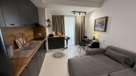 Ne Fresk, Shitet Apartament 1+1, Gati Per Banim!!!