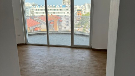 Ne Golem , Shitet Apartament 2+1 Me Pamje Nga Deti!!