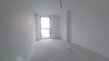 Tek Vertikal Forest, Perballe Stadiumit Air Albania, Jepet Me Qira Ambient Ideal Per Zyra Apo Klinika !!!