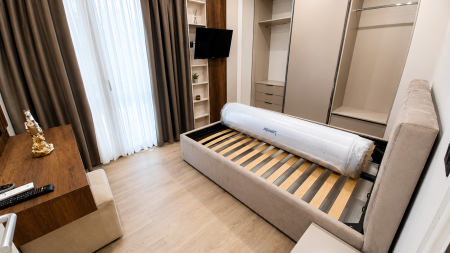 Tek Kodra E Priftit, Jepet Me Qira, Super Apartament 1+1 I Sapo Investuar Gati Per Banim!!!