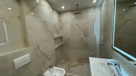 Tek Rruga e Kavajes, Shitet Super Apartament 1+1, Totalisht I Investuar !!