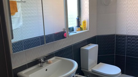 Ne Shkoze, Prane Ish Uzines Se Autotraktoreve, Shitet Apartament 2+1+2, Mundesi Ideale Banimi !!!