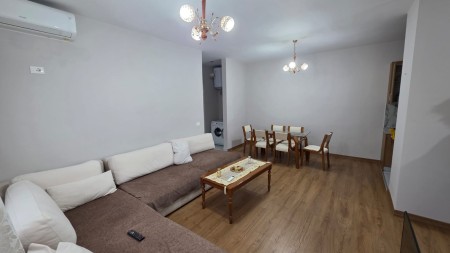 Tek Kthesa E Kamzes, Jepet Me Qira Apartament 2+1, i Investuar Totalisht !!!