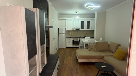 Ne Yzberisht, Shitet Apartament 1+1 Me Planimetri Te Rregullt!!