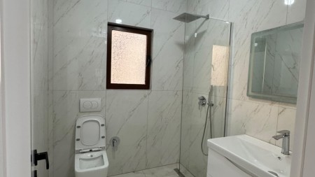 Tek Ish Parku, Shitet Apartament 1+1+Verande !!