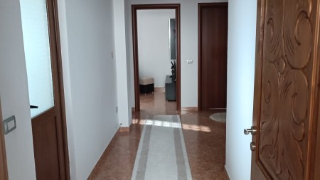 Ne Shkallnur, Durres, Shitet Vile Individuale 3-Kate Me Oborr Dhe Pamje Te Lire Nga Deti !!!