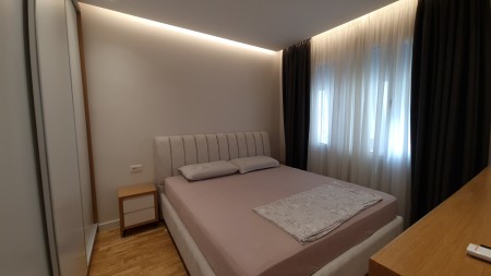 Tek Rruga e Kavajes, Jepet Me Qira Apartament 1+1, I Mobiluar Totalisht !!!