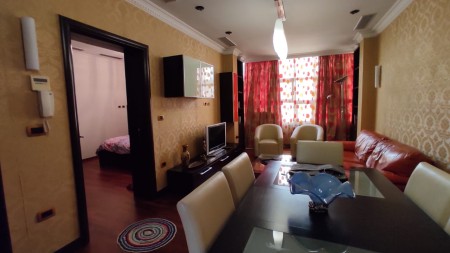 Ne Bllok, Jepet Me Qira Apartament 1+1, I Mobiluar !!