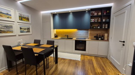 Tek Brryli, Shitet Super Apartament 1+1, Me Strukture Te Rregullt Dhe I Investuar Totalisht !!!!