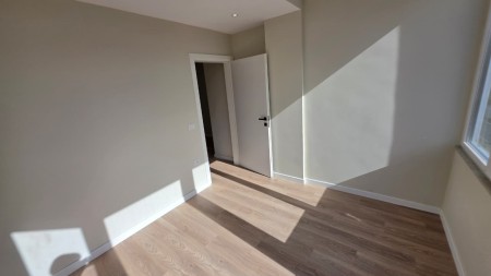 Tek Komuna E Parisit, Shitet Apartament 1+1 Ideal Per Investim !!!