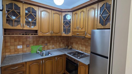 Tek Tregu i Ri Elektrik, Shitet Apartament 1+1, Ideal Per Banim Dhe Investim !!!