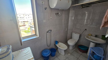 Tek Rruga Bardhyl, Shitet Apartament 2+1, Mundesi Per Investim !!