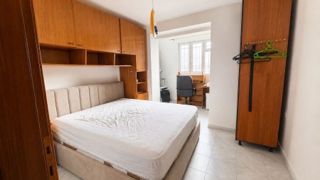 Ne Myslym Shyri, Jepet Me Qira Apartament 2+1, Me Lokacion Perfekt Dhe 2 Poste Parkimi !!