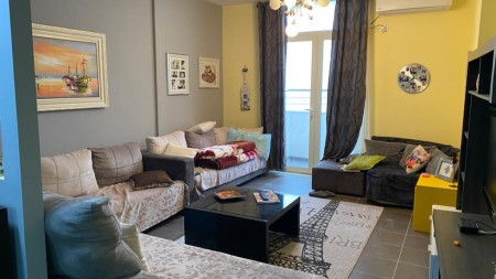 Ne Durres, Shitet Apartament 2+1+3 Ballkone, Me Planimetri Te Rregullt Dhe Pamje Te Lire Nga Deti !!!