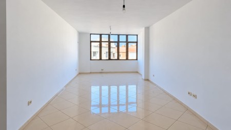 Ne Astir Tek Bar Bohemi, Jepet Me Qira Apartament 2+1+2, Ideal Per Banim !!!